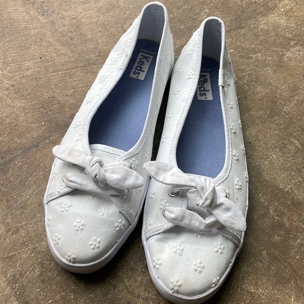 White Keds with Flower detail (size 8.5)